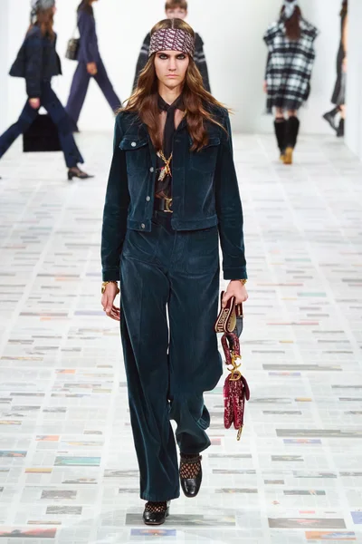 Look 60